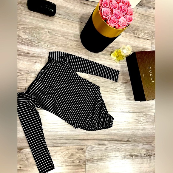 Striped trend in size S🫶 - Picture 2 of 3